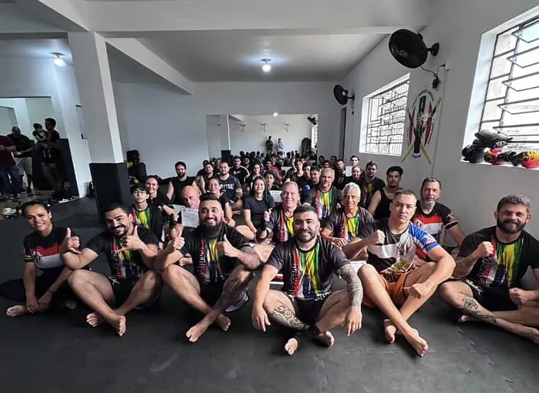 Turma de Muay Thai depois do treino